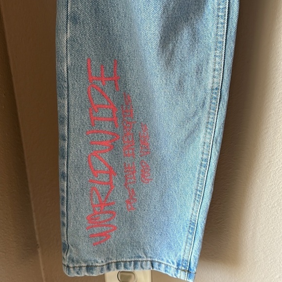 NWT BOOHOO Graffiti Print Ripped Knee Straight Leg Jeans - Picture 10 of 14